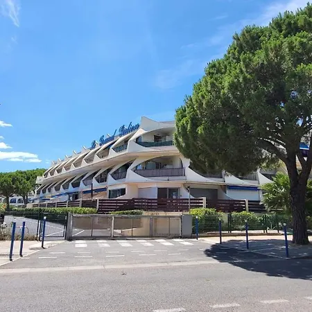 Le Gallion Piscine Et Commerces 1 De France *