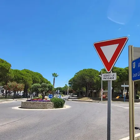 Le Gallion Piscine Et Commerces 1 De France *